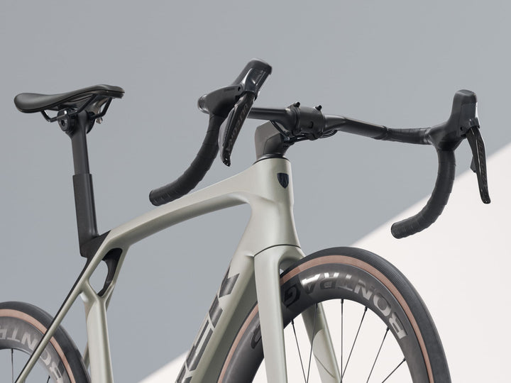 Madone SL 7 Gen 8 Matte Lunar Silver - Mackay Cycles - [product_SKU] - TREK